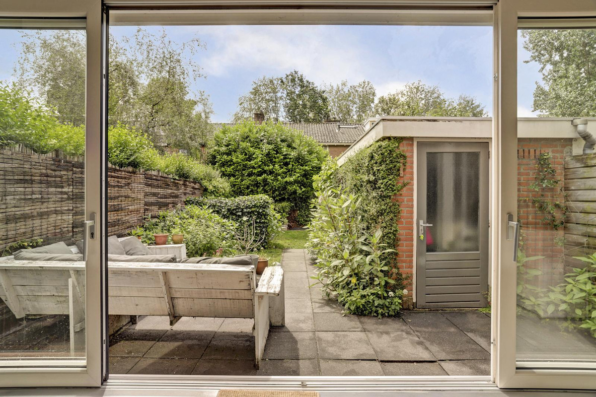 Tussenwoning te koop: Van der Helmstraat 421, Rotterdam