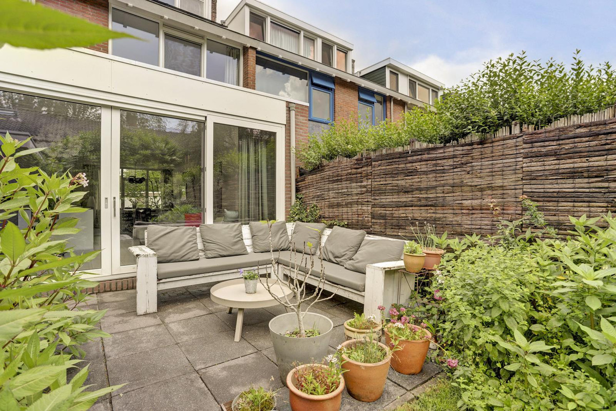 Tussenwoning te koop: Van der Helmstraat 421, Rotterdam
