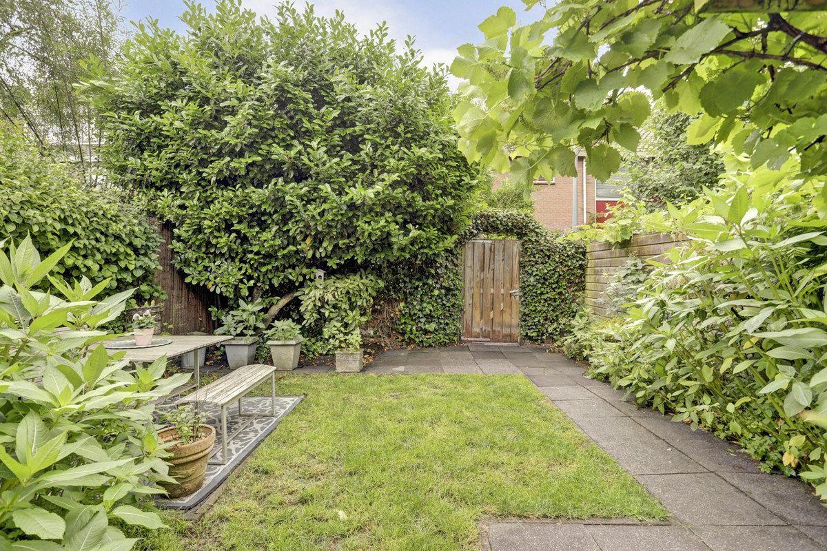 Tussenwoning te koop: Van der Helmstraat 421, Rotterdam