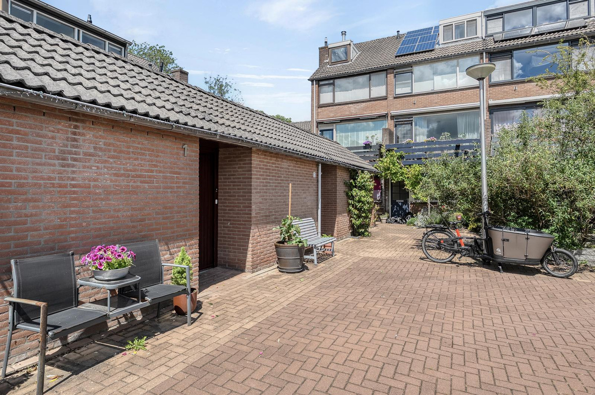 Tussenwoning te koop: De Kastanje 3, Rhoon