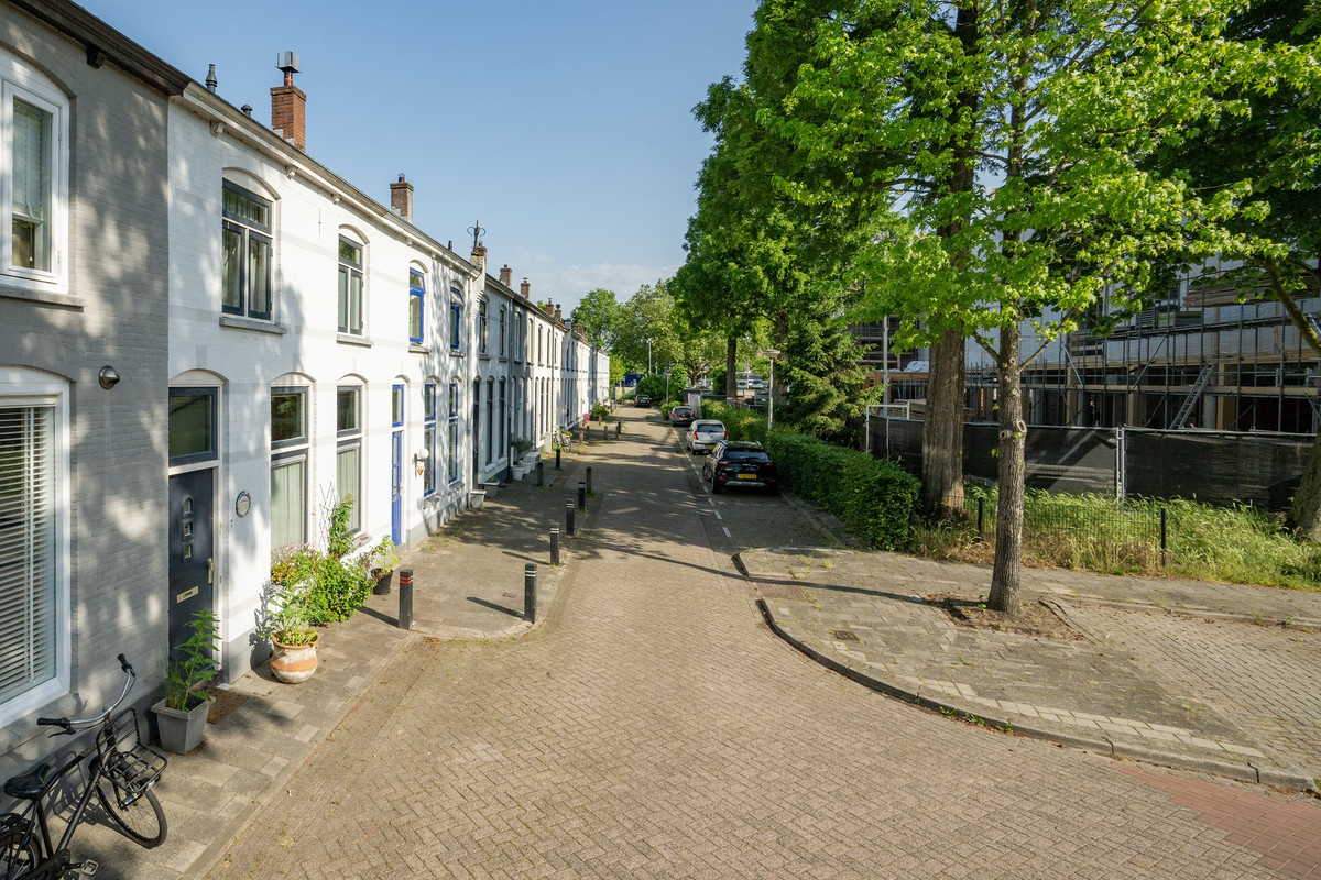 Tussenwoning te koop: Julianastraat 7, Leerdam