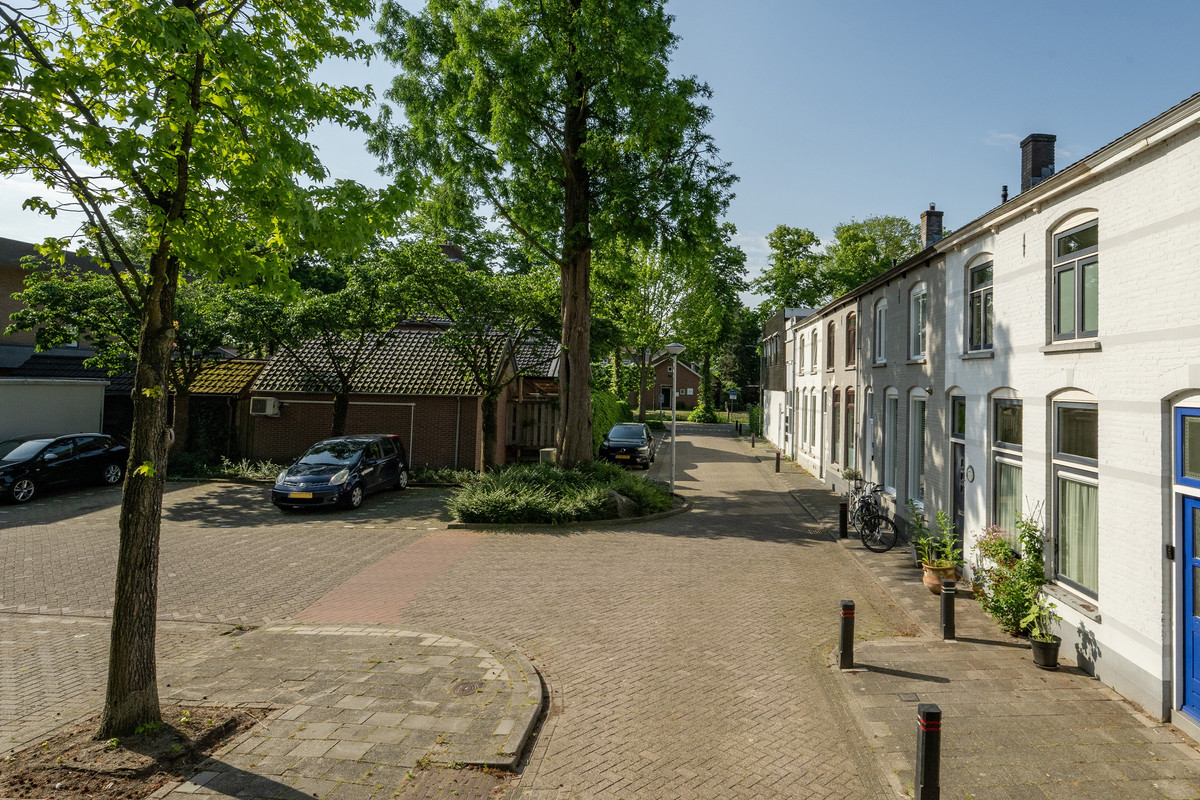 Tussenwoning te koop: Julianastraat 7, Leerdam
