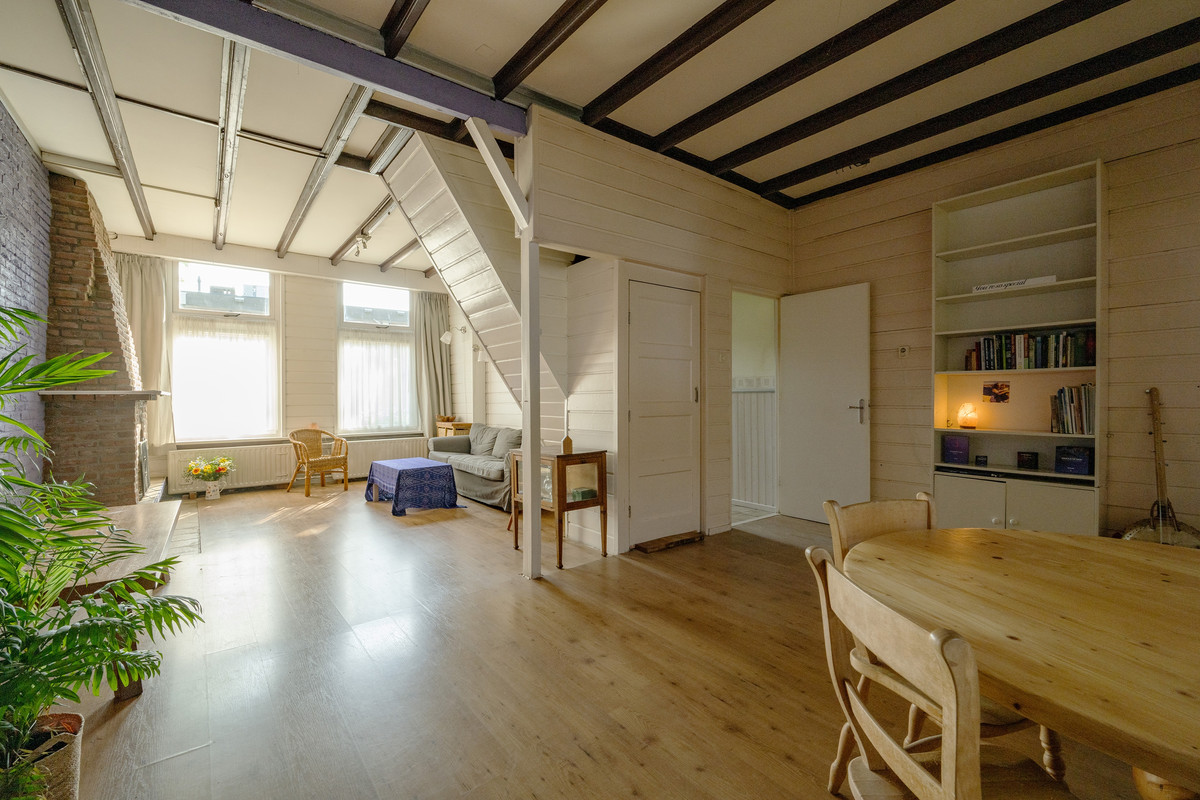 Tussenwoning te koop: Julianastraat 7, Leerdam