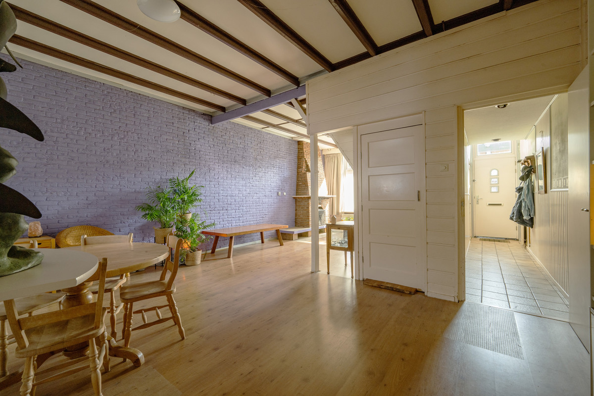 Tussenwoning te koop: Julianastraat 7, Leerdam
