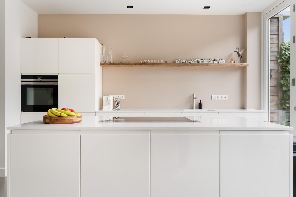 Tussenwoning te koop: Voorhout 123, Rotterdam