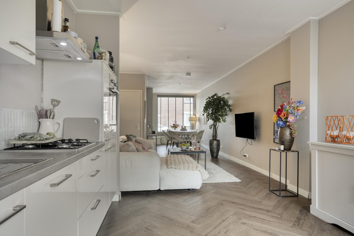 Twee-onder-één-kap te koop: Johan Wijnoltsstraat 158, Enschede