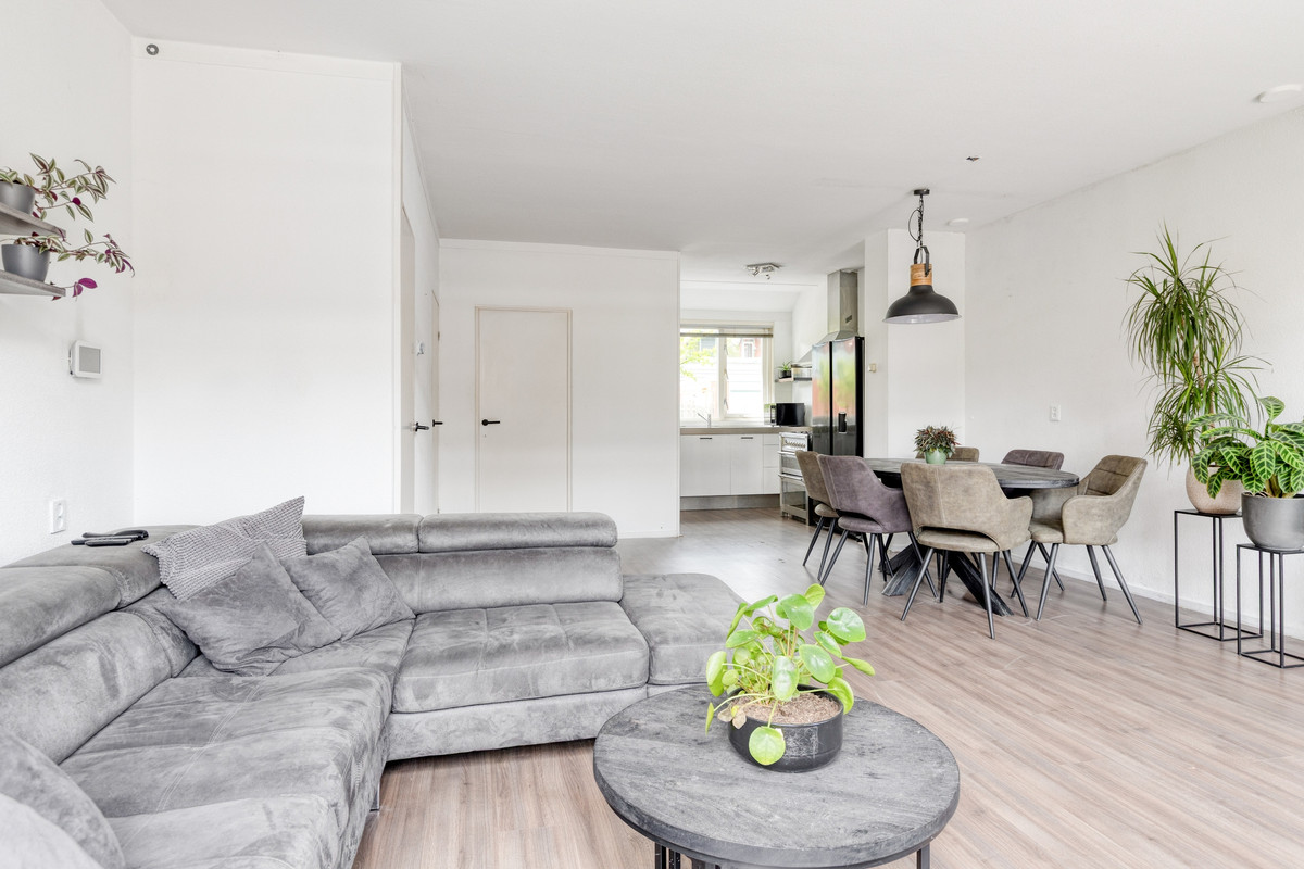 Tussenwoning te koop: Hellenburg 18, Dordrecht