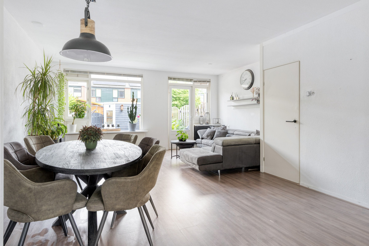 Tussenwoning te koop: Hellenburg 18, Dordrecht