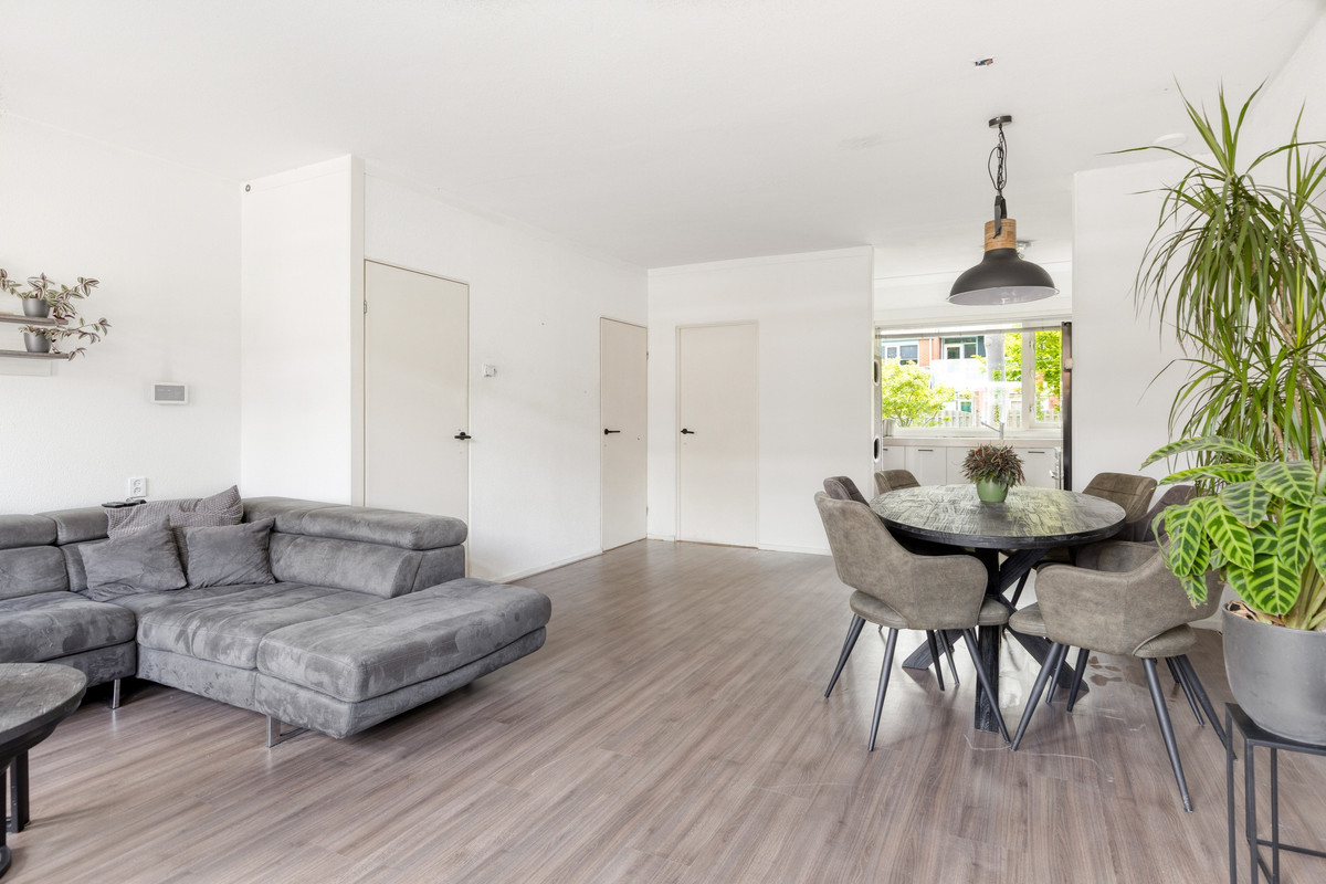 Tussenwoning te koop: Hellenburg 18, Dordrecht