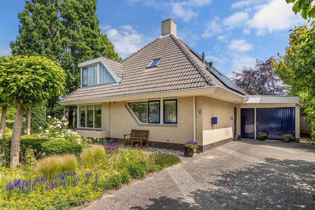 Vrijstaande woning te koop: Opsterland 1, Emmeloord