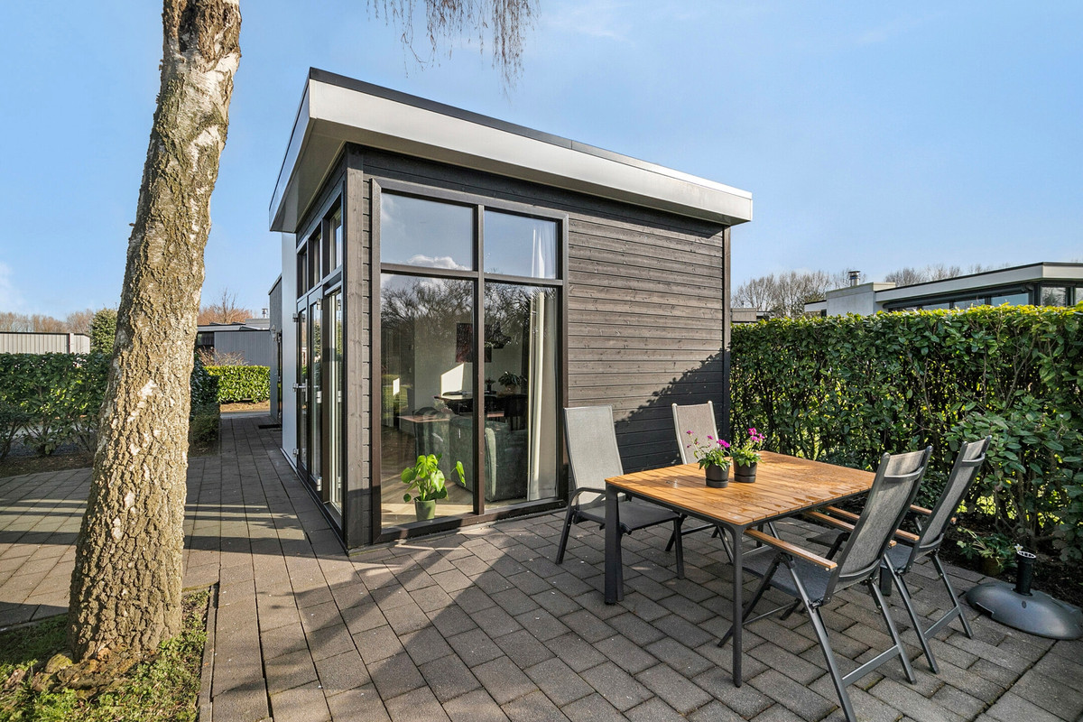 Vrijstaande woning te koop: Zuiderweg 2-94A, Halfweg