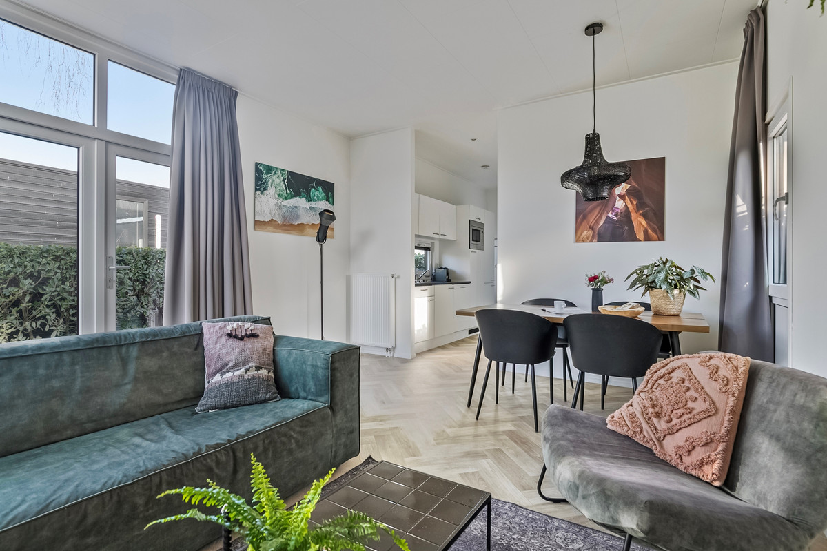 Vrijstaande woning te koop: Zuiderweg 2-94A, Halfweg