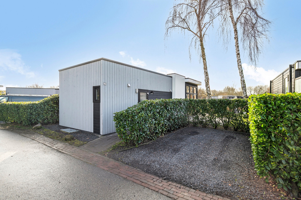 Vrijstaande woning te koop: Zuiderweg 2-94A, Halfweg