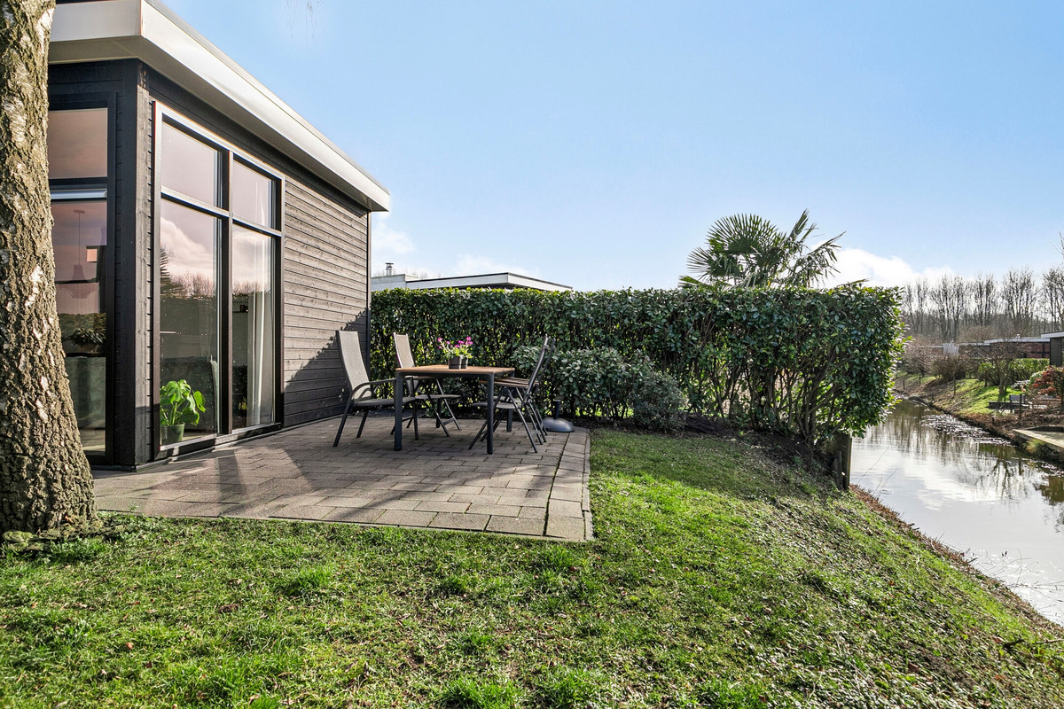 Vrijstaande woning te koop: Zuiderweg 2-94A, Halfweg