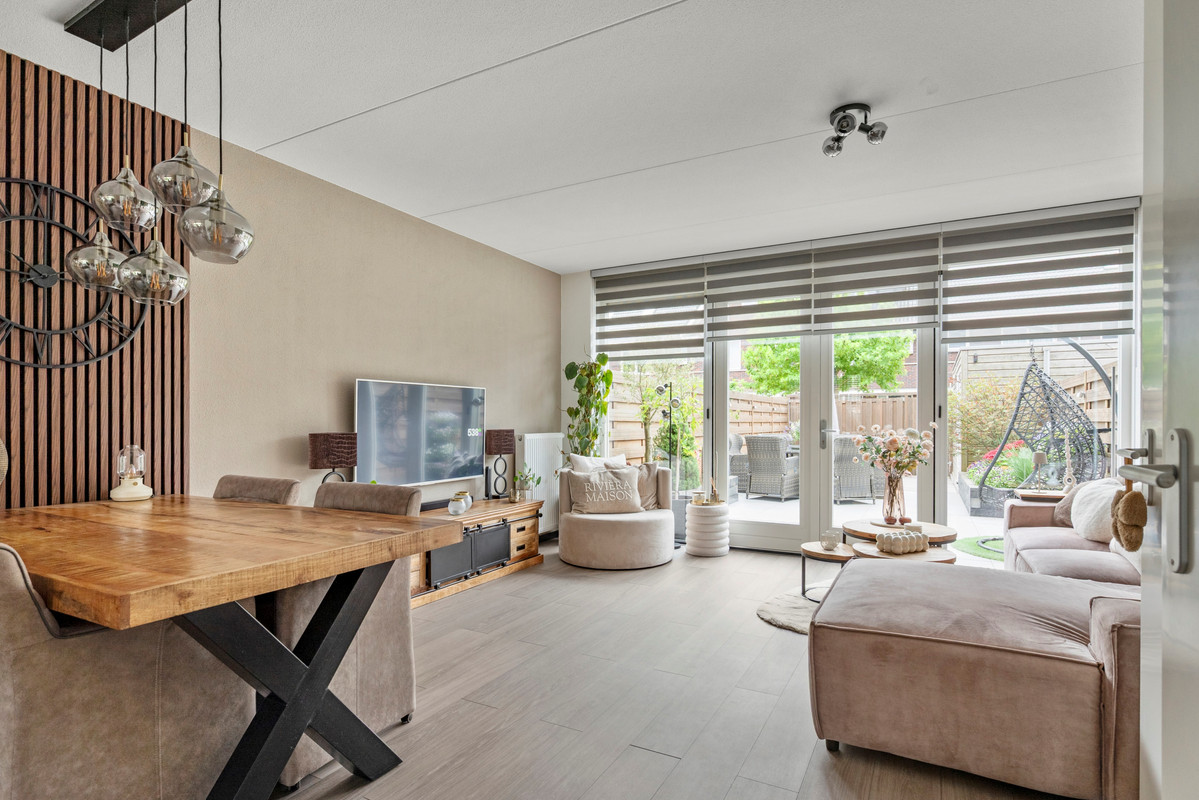 Tussenwoning te koop: Zilverreiger 11, Leimuiden