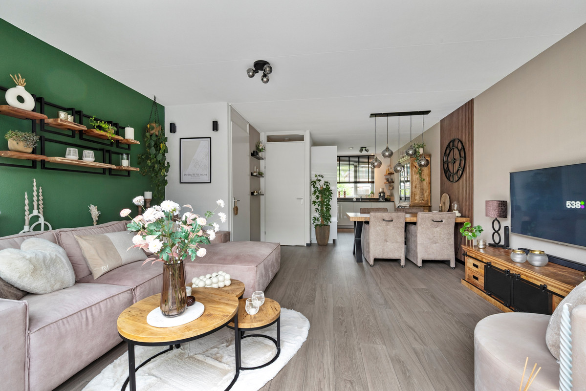 Tussenwoning te koop: Zilverreiger 11, Leimuiden