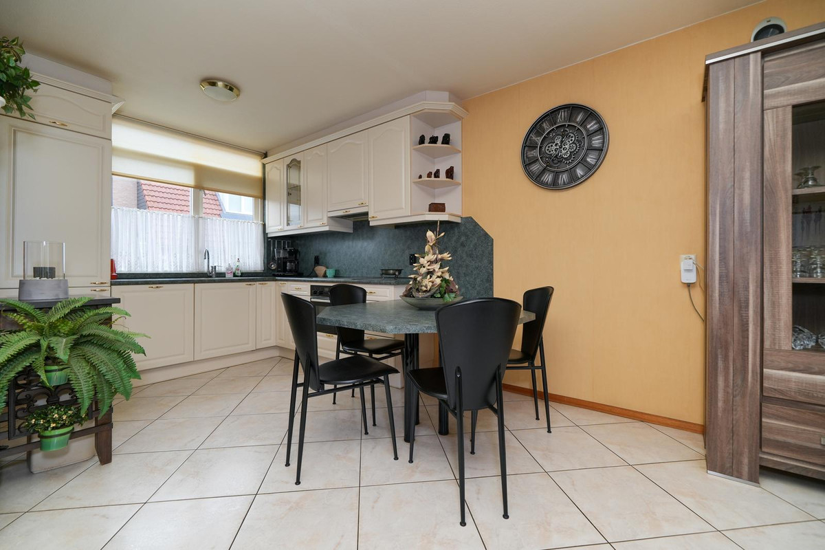 Tussenwoning te koop: Westerflierstraat 5, Rotterdam