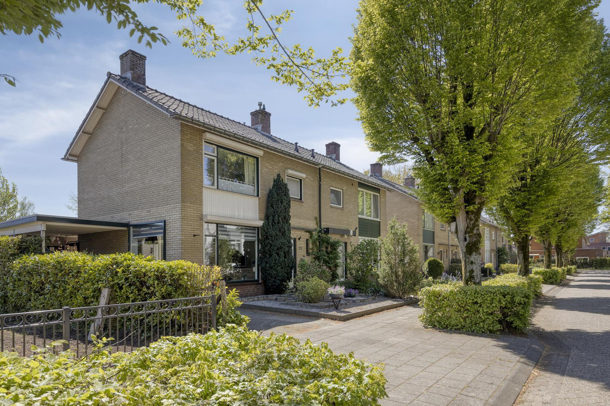 Twee-onder-één-kap te koop: Bergstraat 52, Zelhem
