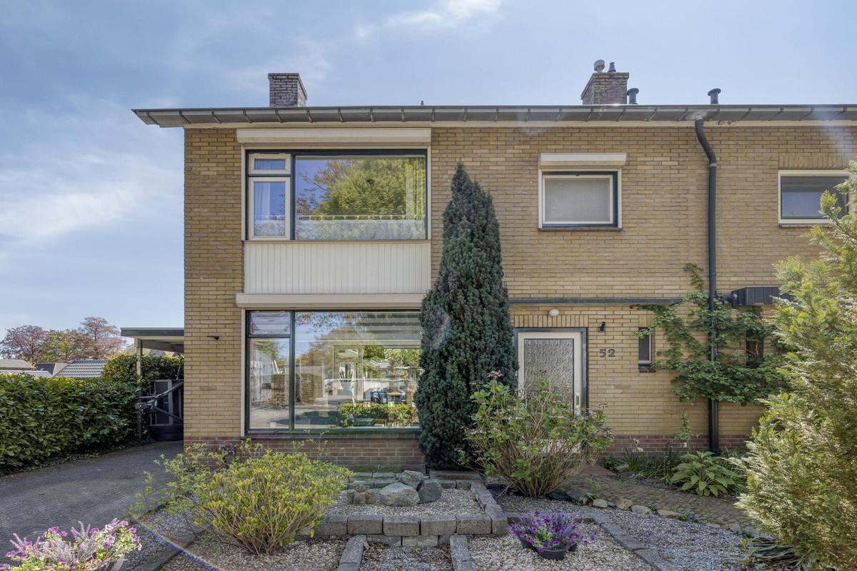 Twee-onder-één-kap te koop: Bergstraat 52, Zelhem