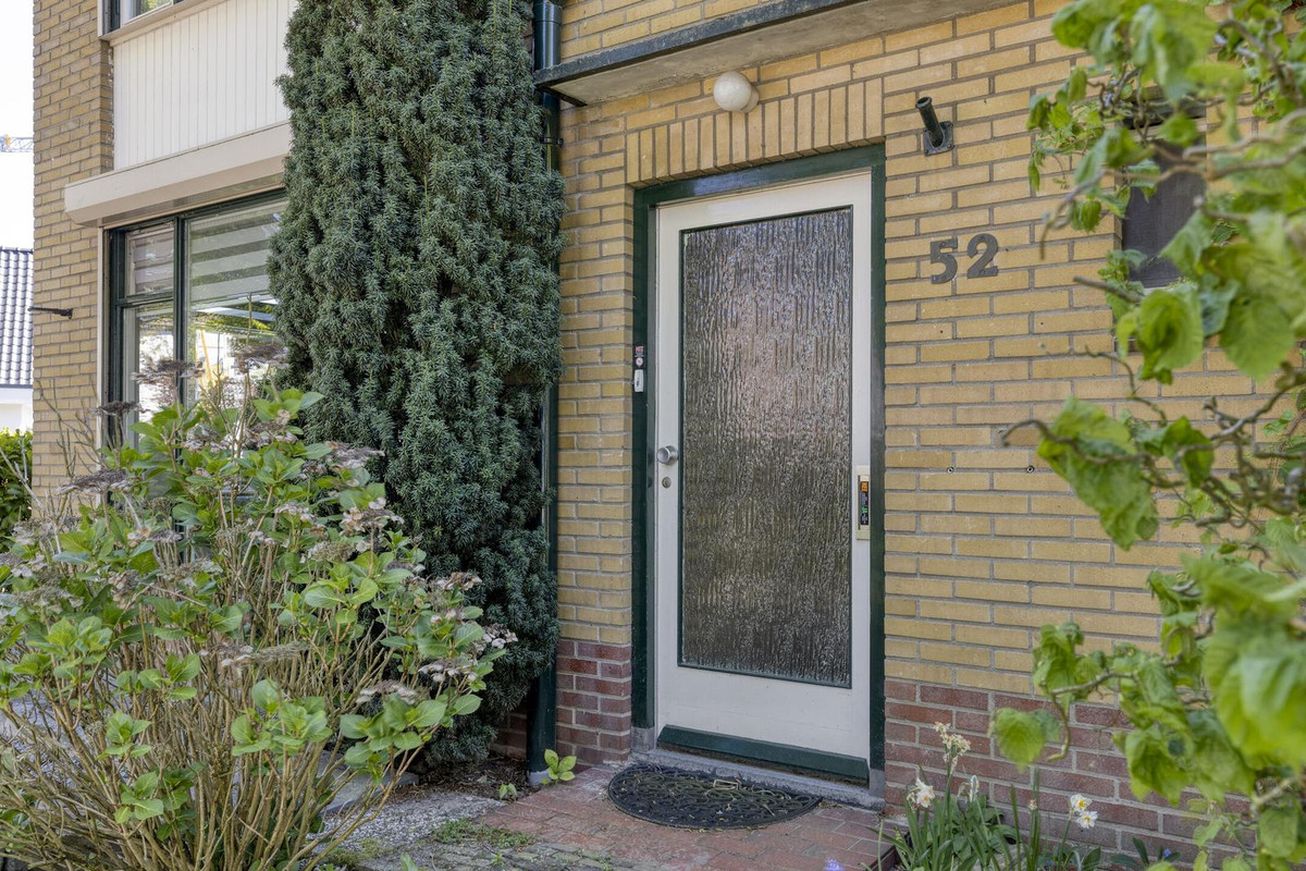 Twee-onder-één-kap te koop: Bergstraat 52, Zelhem