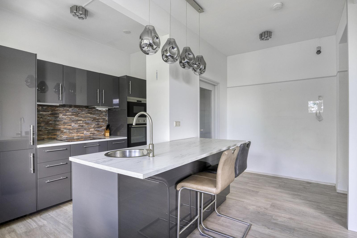 Appartement te koop: Adriaen van der Doeslaan 243, Rotterdam
