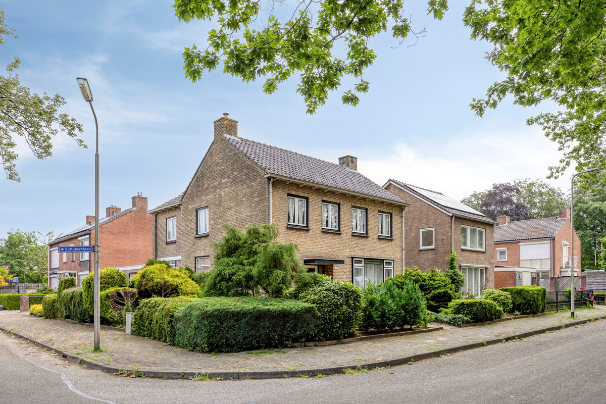 Vrijstaande woning te koop: Schubertlaan 33, Roosendaal