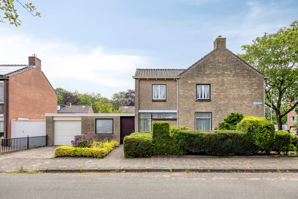 Vrijstaande woning te koop: Schubertlaan 33, Roosendaal