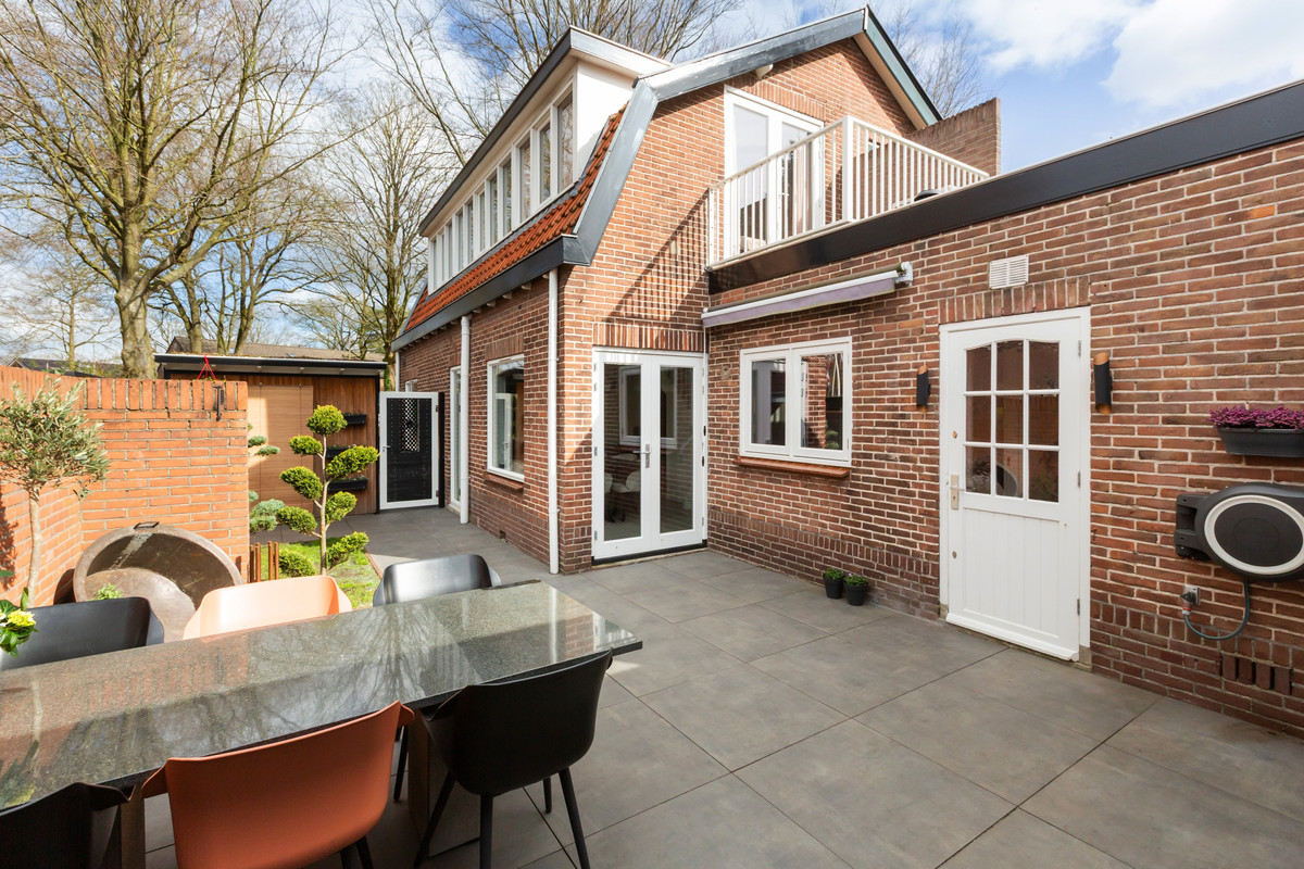 Twee-onder-één-kap te koop: Van Oosthuyselaan 69, Driebergen-Rijsenburg