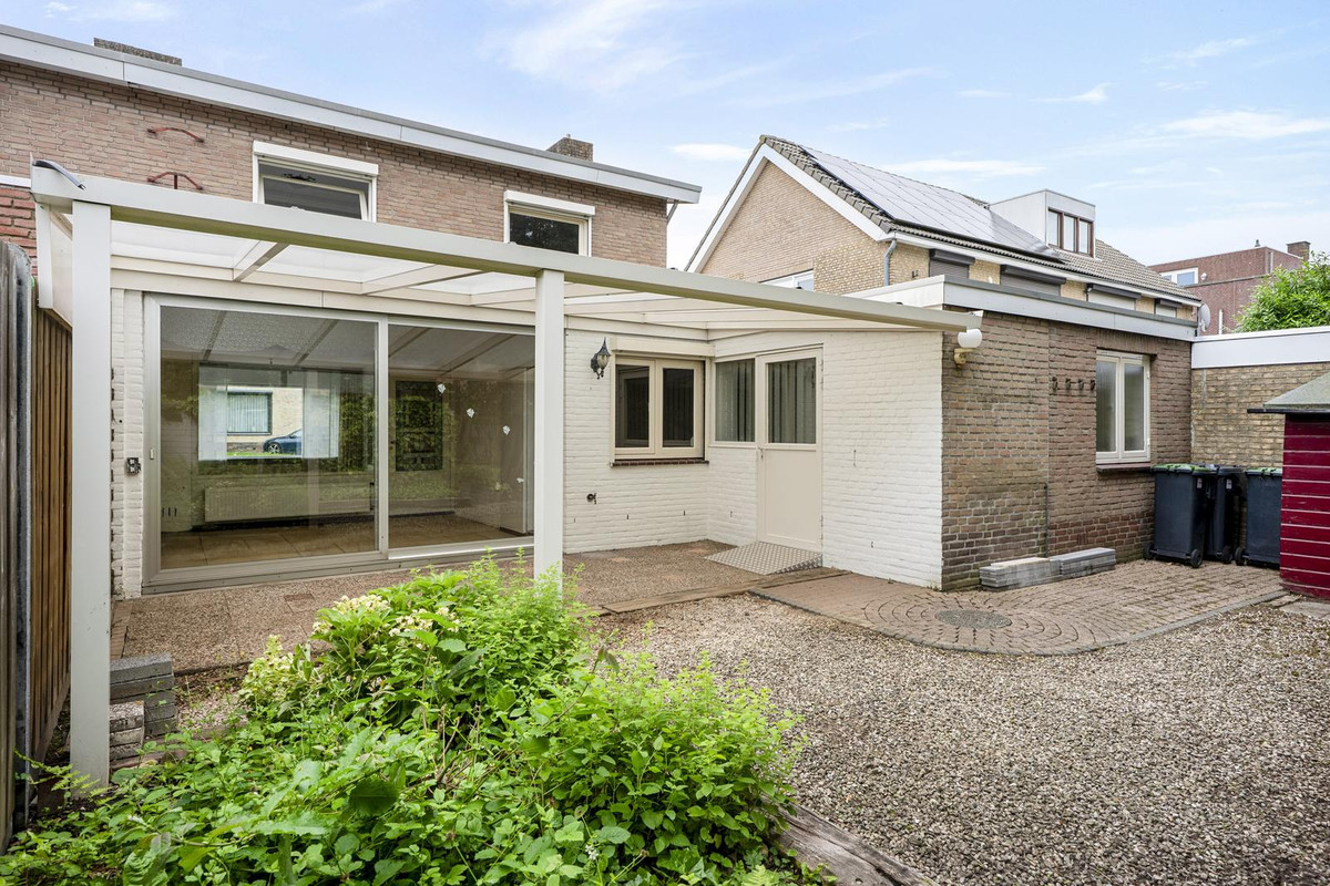 Twee-onder-één-kap te koop: Pastoor Verbeekstraat 17, Sittard