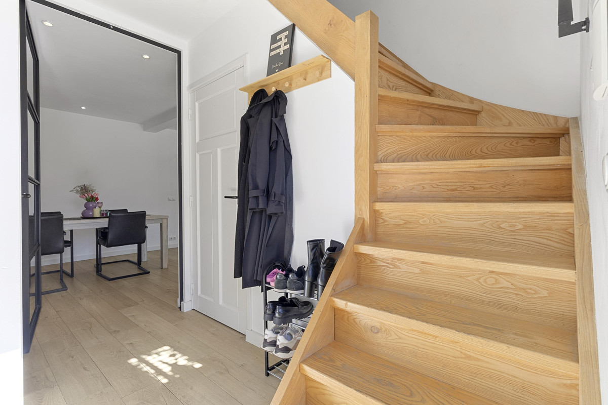 Twee-onder-één-kap te koop: Venusstraat 5, Geleen