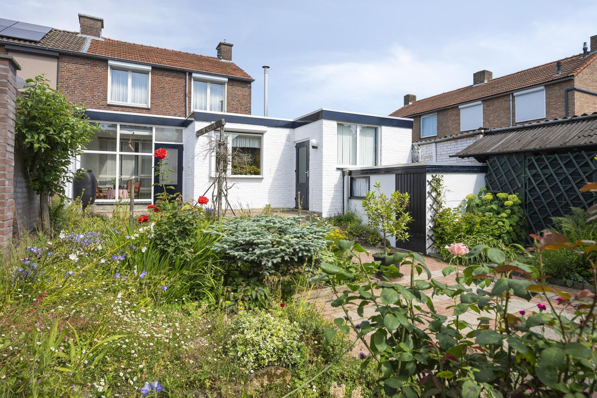 Twee-onder-één-kap te koop: Pastoor Janssenlaan 10, Obbicht