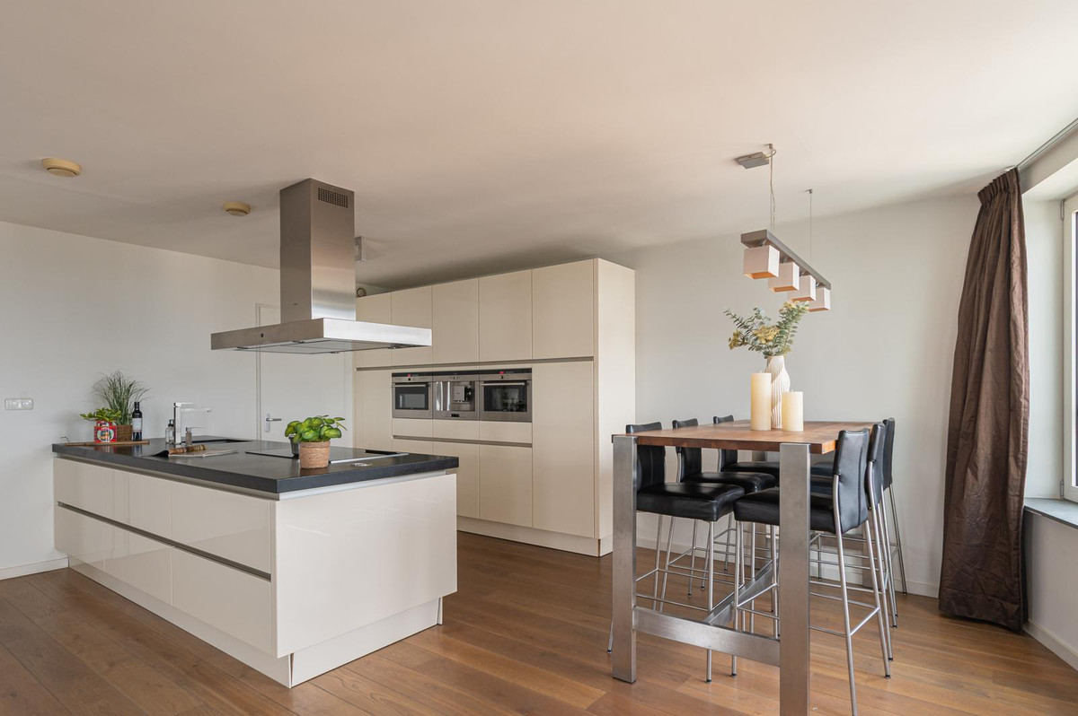 Appartement te koop: Emmasingel 31-217, Eindhoven