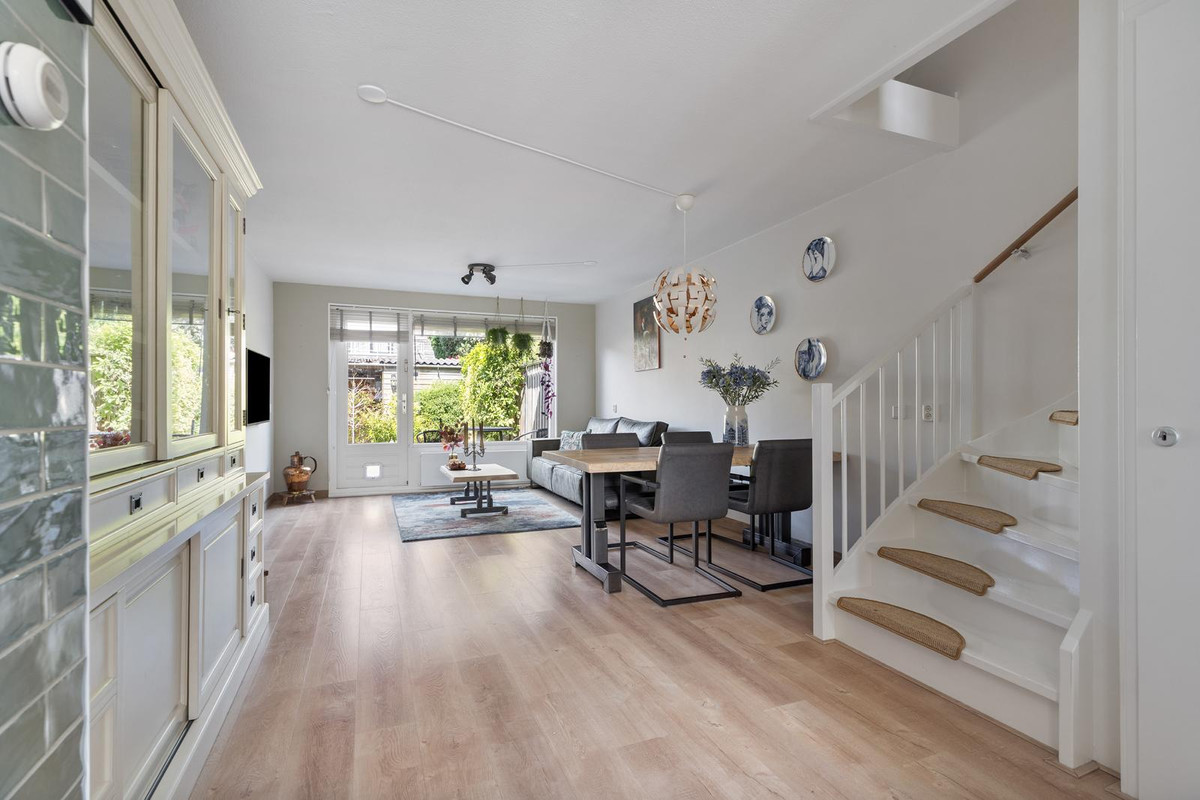 Tussenwoning te koop: Pond Sterlinglaan 52, Amsterdam