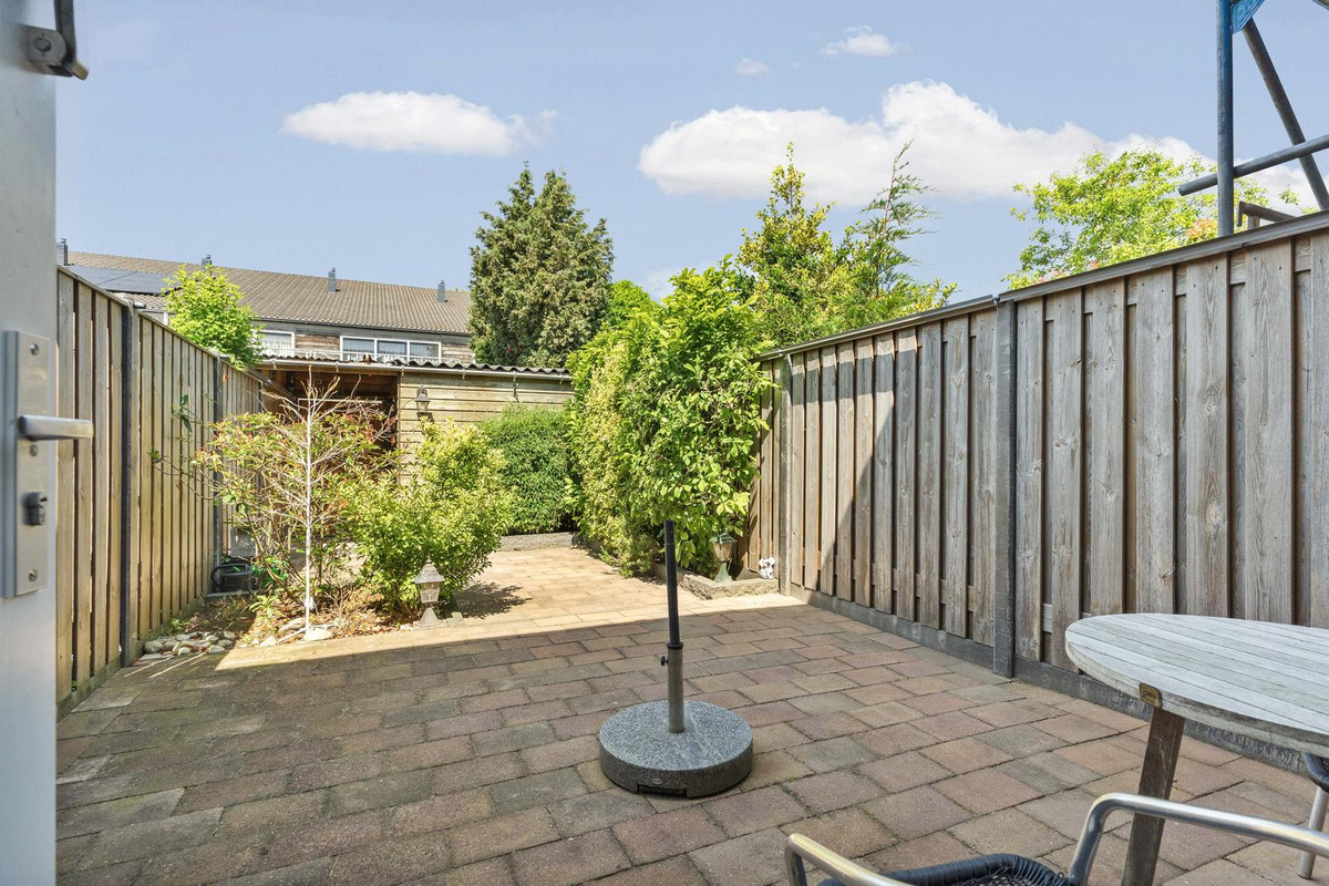 Tussenwoning te koop: Pond Sterlinglaan 52, Amsterdam