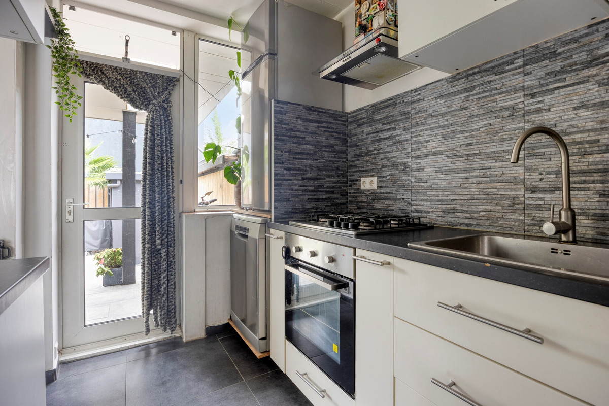 Hoekwoning te koop: Reigerstraat 8, Dordrecht