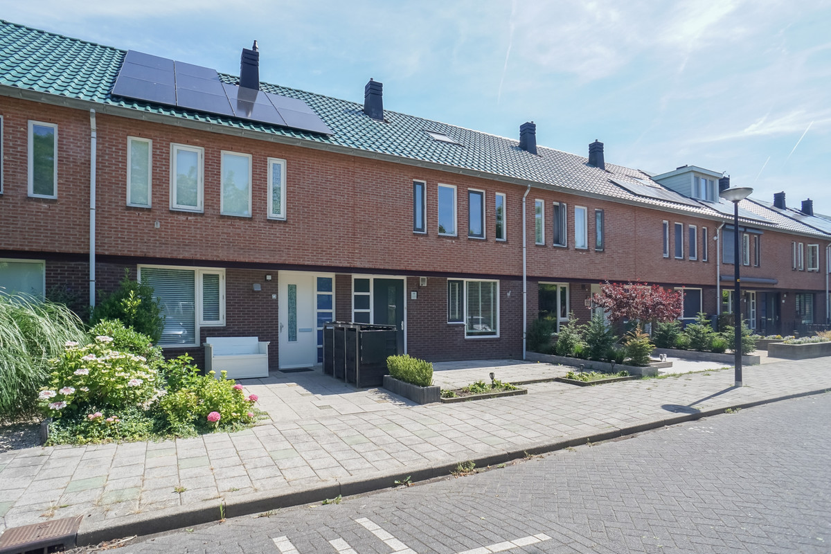Tussenwoning te koop: Margaret Staalplantsoen 25, Heerhugowaard