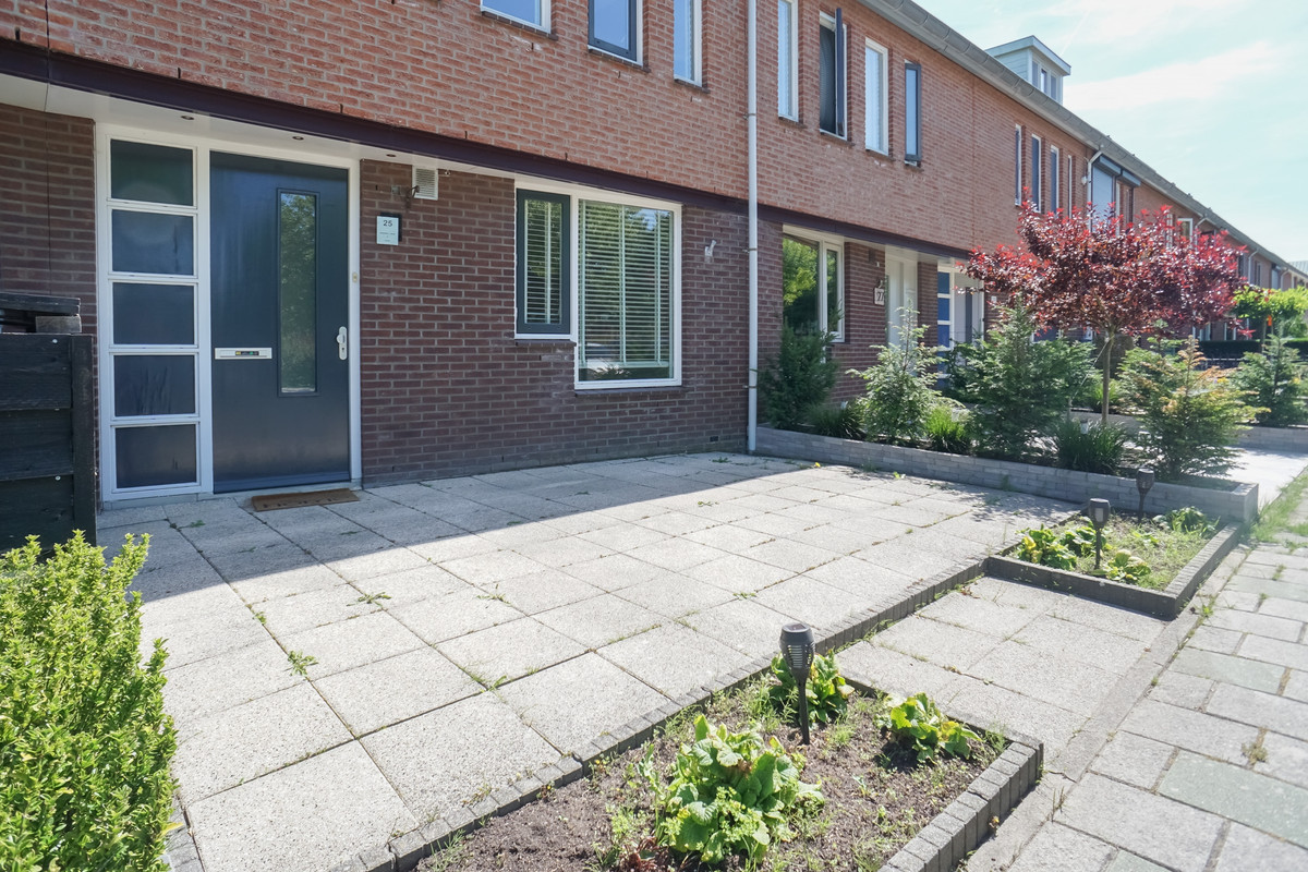 Tussenwoning te koop: Margaret Staalplantsoen 25, Heerhugowaard