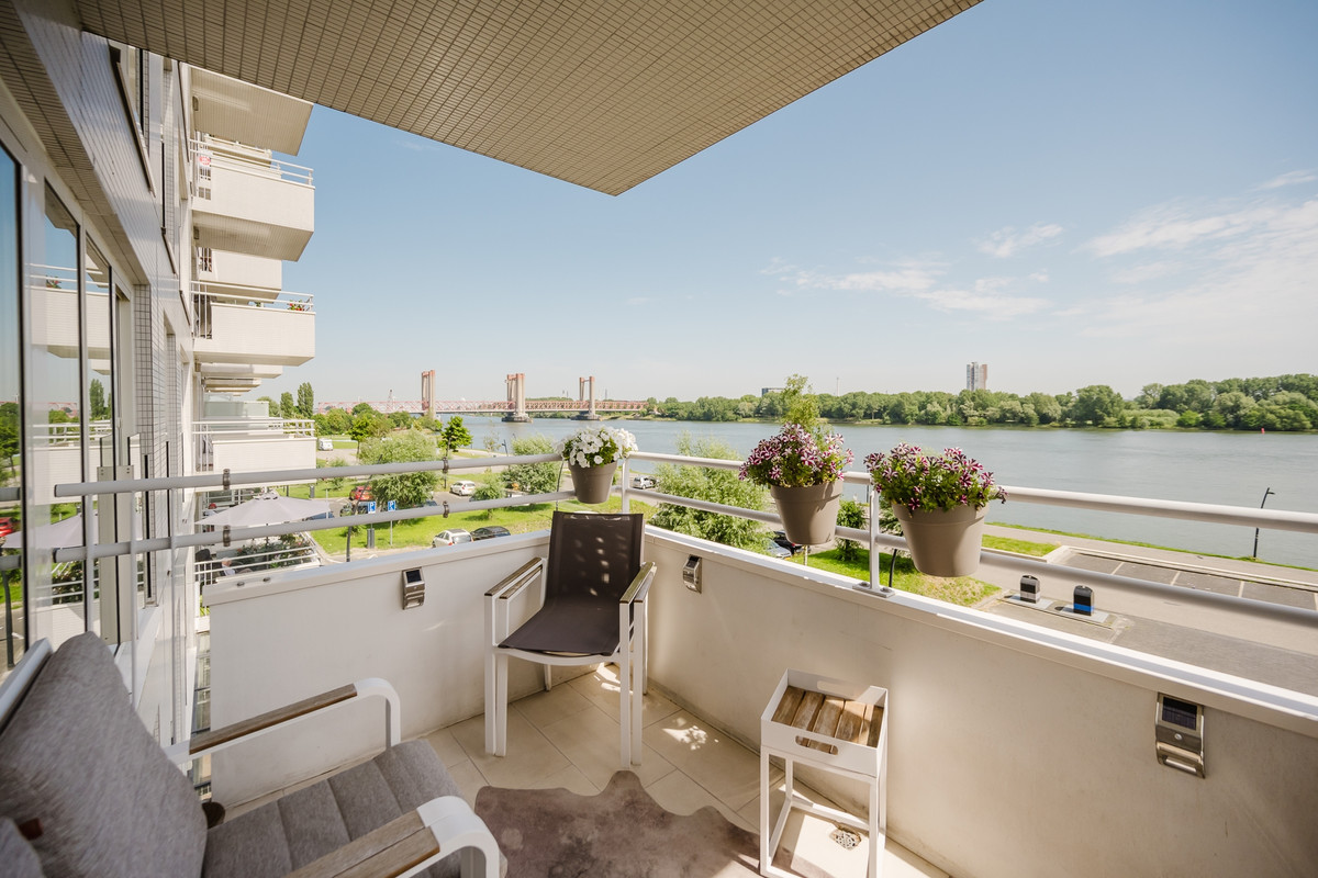 Appartement te koop: Hongerlandsedijk 292, Spijkenisse