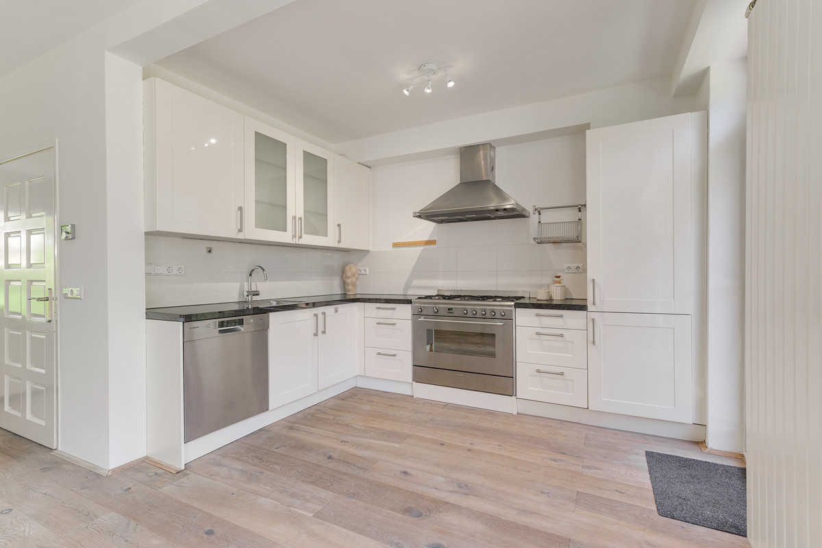 Tussenwoning te koop: Lekstraat 8, Leiden