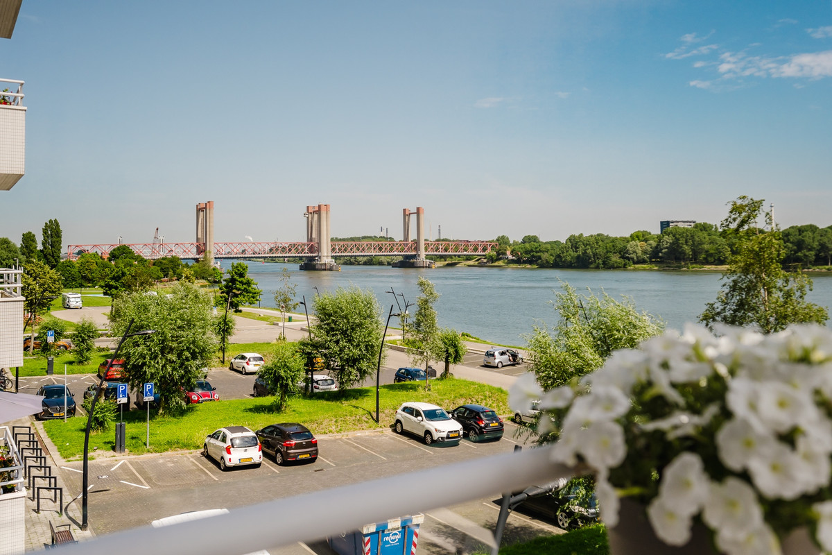 Appartement te koop: Hongerlandsedijk 292, Spijkenisse