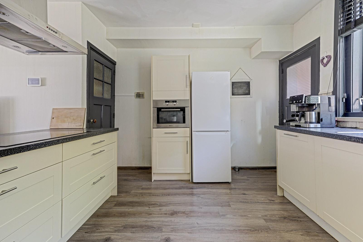 Twee-onder-één-kap te koop: Hordijk 180, Rotterdam