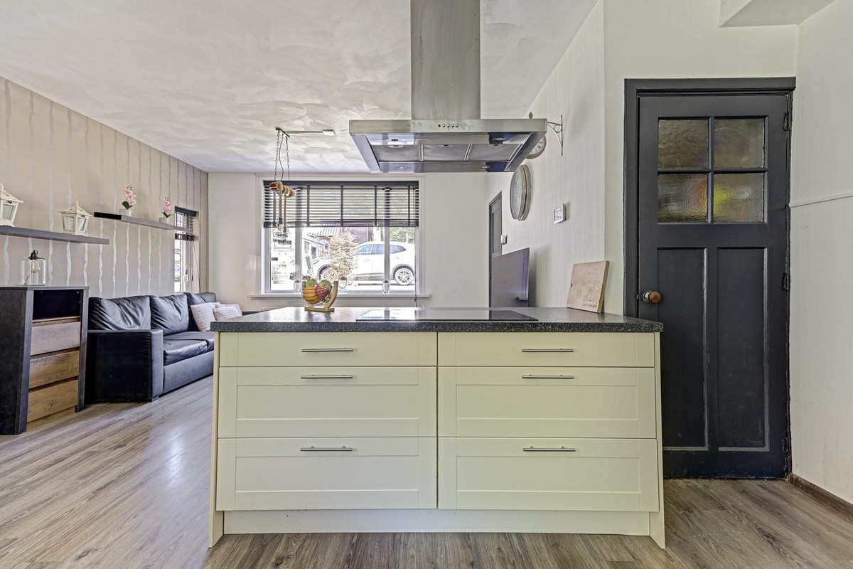 Twee-onder-één-kap te koop: Hordijk 180, Rotterdam
