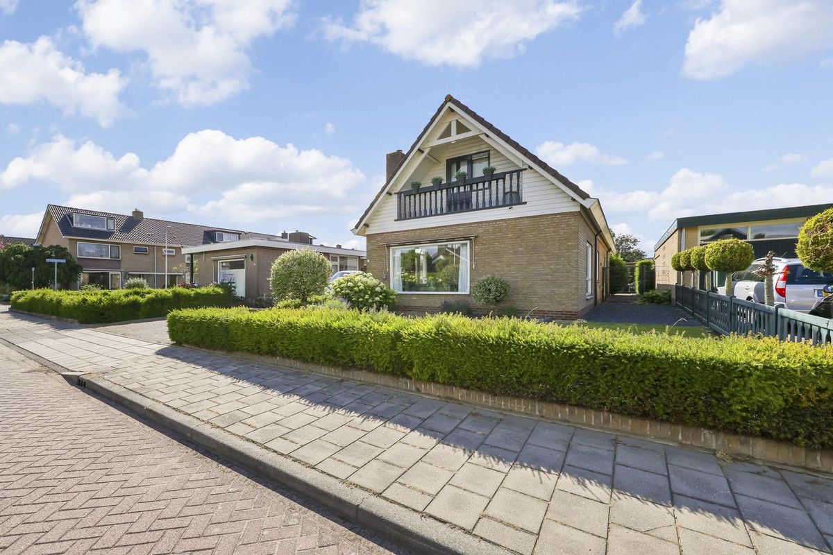 Twee-onder-één-kap te koop: Irenestraat 12, Huissen