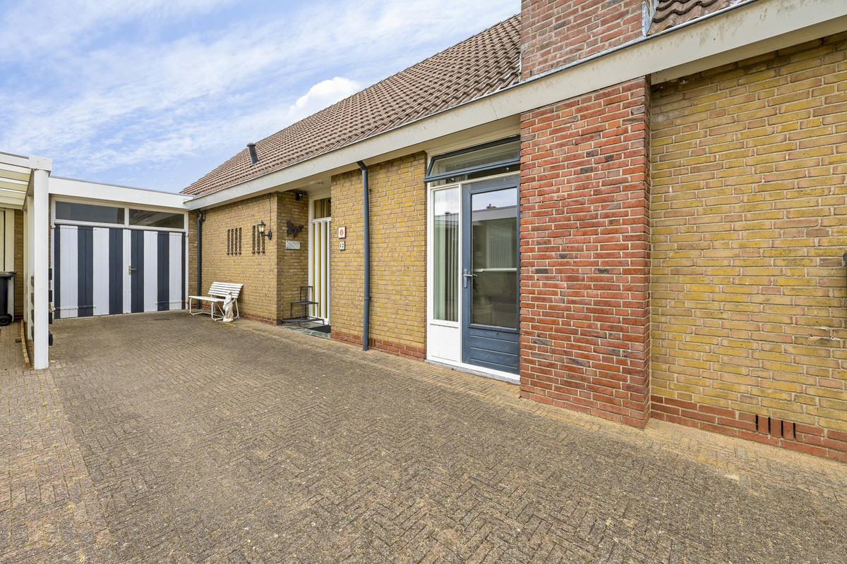Twee-onder-één-kap te koop: Irenestraat 12, Huissen