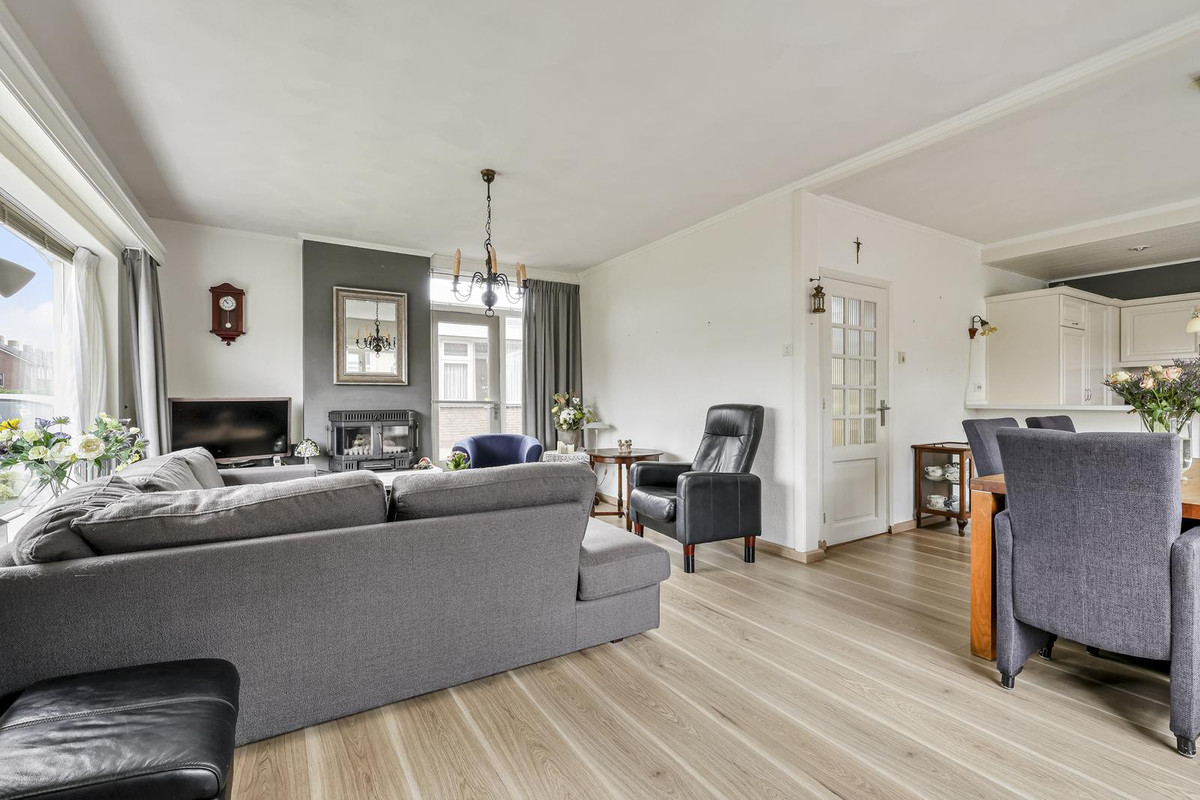 Twee-onder-één-kap te koop: Irenestraat 12, Huissen