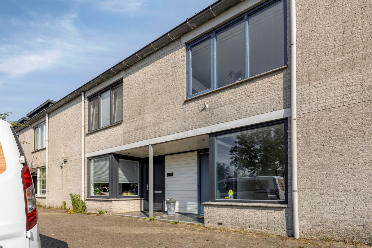 Tussenwoning te koop: Vera Bondamstraat 20, Leiden