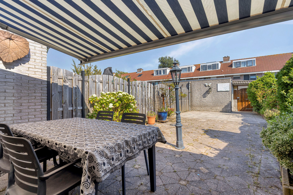 Tussenwoning te koop: Vera Bondamstraat 20, Leiden