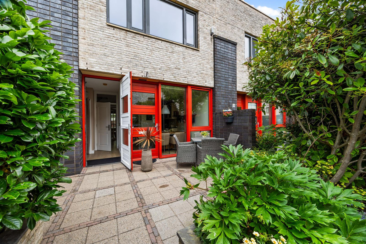 Tussenwoning te koop: Raaltestraat 12, 'S-Gravenhage