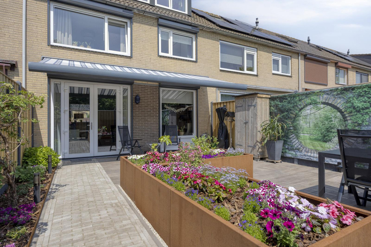Tussenwoning te koop: Sloelaan 27, Terneuzen