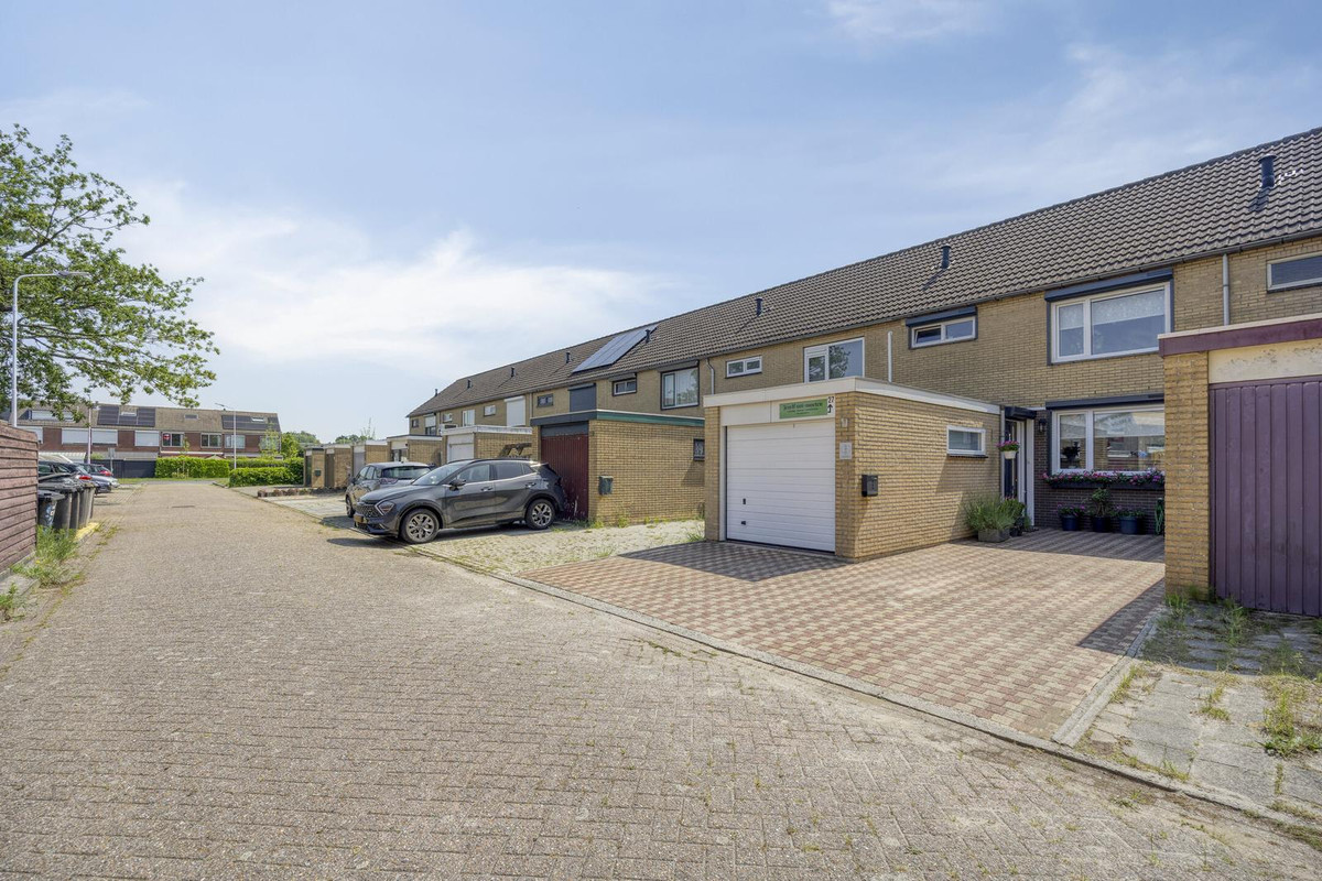 Tussenwoning te koop: Sloelaan 27, Terneuzen